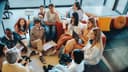 Khoảng cách thế hệ trong công nghệ: Tại sao Gen Z và quản lý đang 'lệch pha' về kỹ năng làm việc?