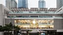 Apple đạt vốn hóa 5 nghìn tỷ USD: Khi sự thận trọng với AI trở thành chiến lược sinh lời